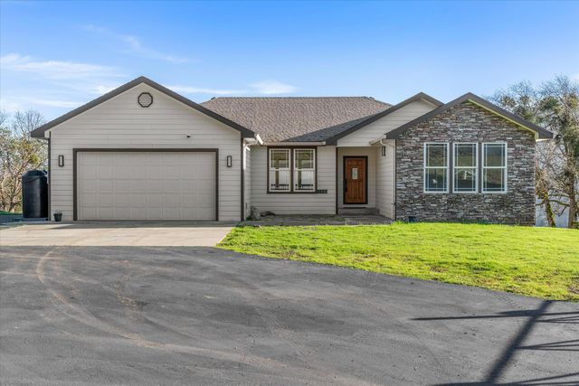 1401 7th Avenue, Gold Hill, OR 97525