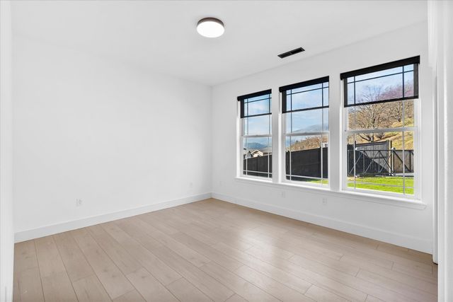 1401 7th Avenue, Gold Hill, OR 97525