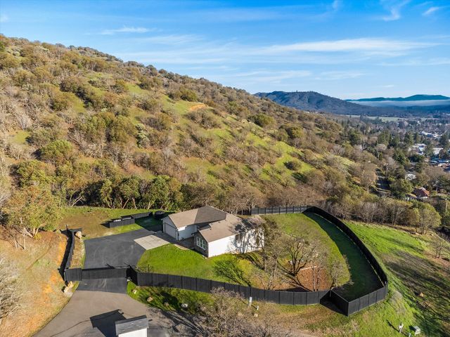 1401 7th Avenue, Gold Hill, OR 97525