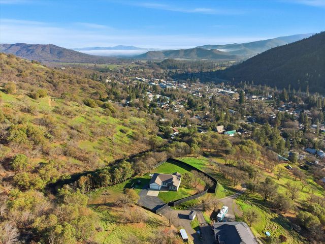 1401 7th Avenue, Gold Hill, OR 97525