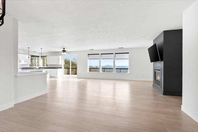 1401 7th Avenue, Gold Hill, OR 97525