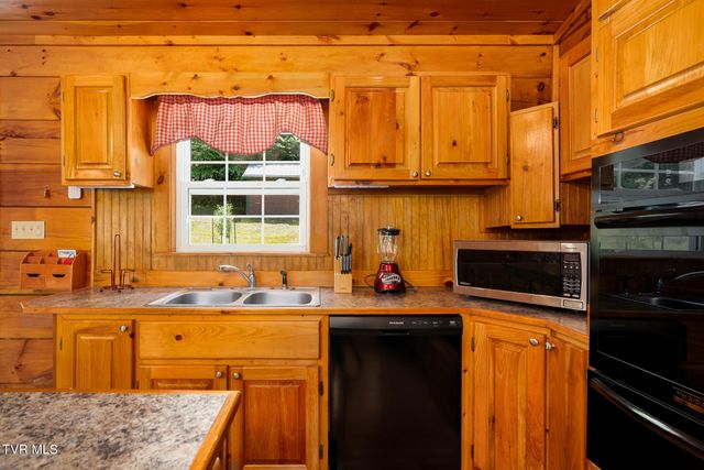 916 Willens Gap Road, Mountain City, TN 37683