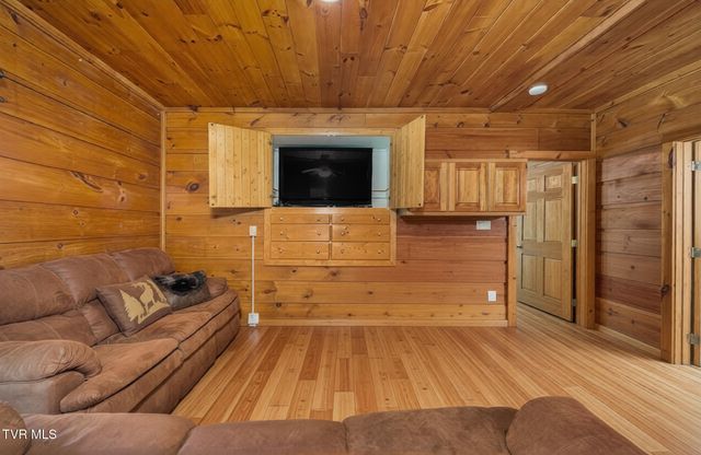 916 Willens Gap Road, Mountain City, TN 37683