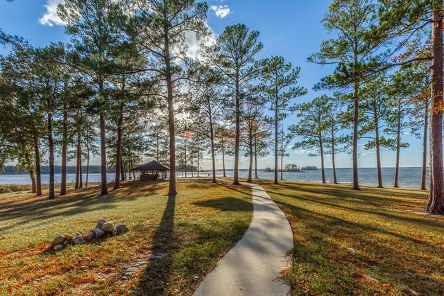 331 Shoreline Drive, Brookeland, TX 75931