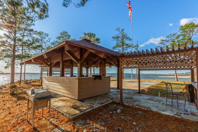 331 Shoreline Drive, Brookeland, TX 75931