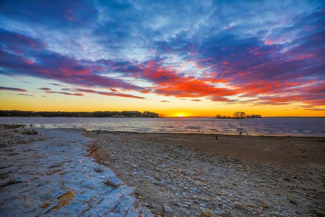 331 Shoreline Drive, Brookeland, TX 75931