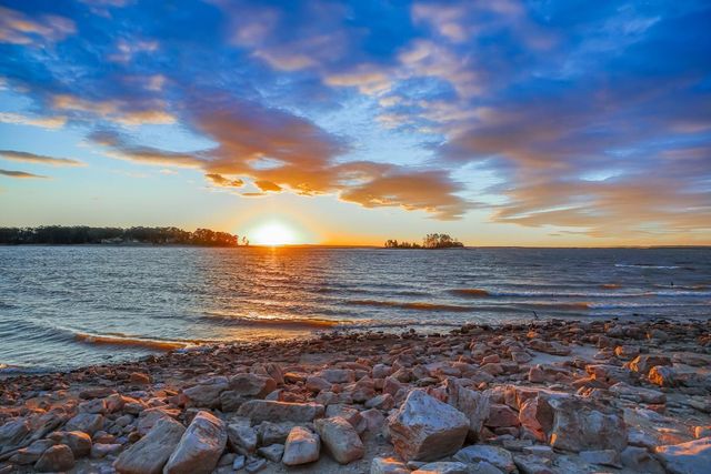 331 Shoreline Drive, Brookeland, TX 75931