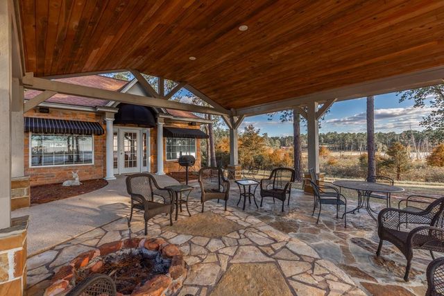 331 Shoreline Drive, Brookeland, TX 75931