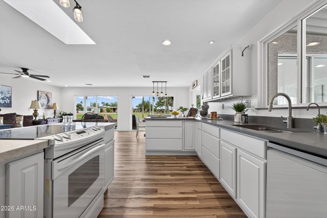 26245 S LAKEVIEW Drive, Sun Lakes, AZ 85248