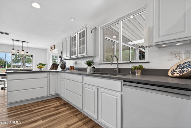 26245 S LAKEVIEW Drive, Sun Lakes, AZ 85248