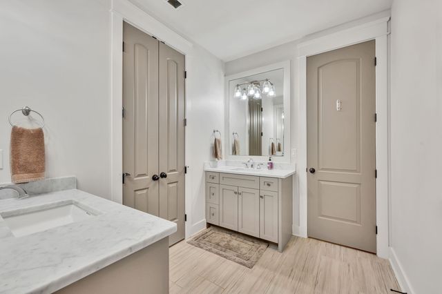 2227 Castleman Dr, Nashville, TN 37215