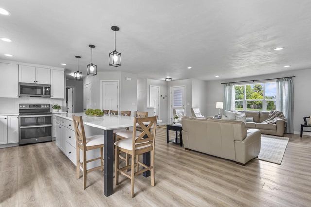 825 S LINCOLN STREET, Hortonville, WI 54944