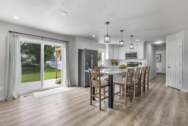 825 S LINCOLN STREET, Hortonville, WI 54944