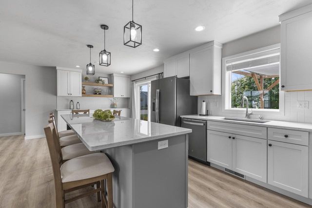 825 S LINCOLN STREET, Hortonville, WI 54944