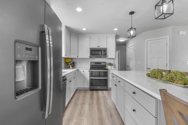 825 S LINCOLN STREET, Hortonville, WI 54944