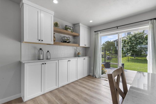 825 S LINCOLN STREET, Hortonville, WI 54944