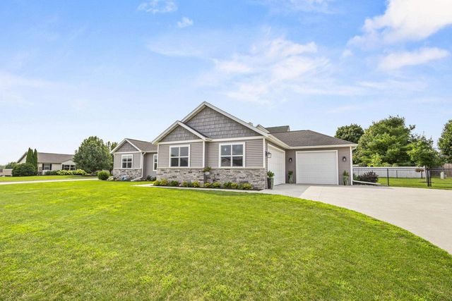 825 S LINCOLN STREET, Hortonville, WI 54944