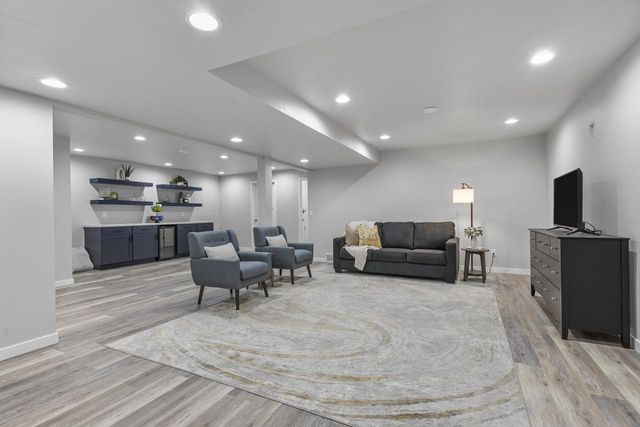 825 S LINCOLN STREET, Hortonville, WI 54944