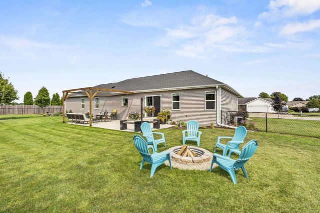 825 S LINCOLN STREET, Hortonville, WI 54944