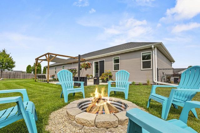 825 S LINCOLN STREET, Hortonville, WI 54944