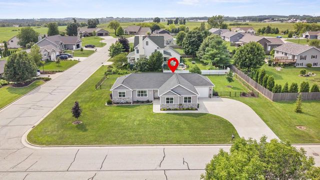 825 S LINCOLN STREET, Hortonville, WI 54944