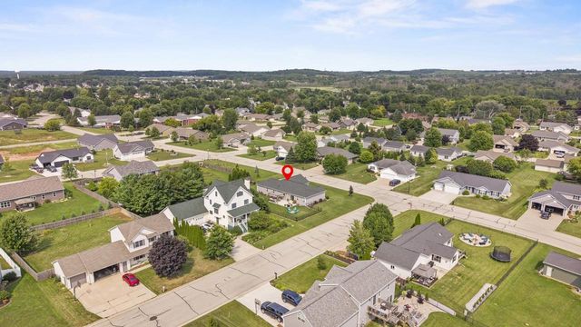 825 S LINCOLN STREET, Hortonville, WI 54944