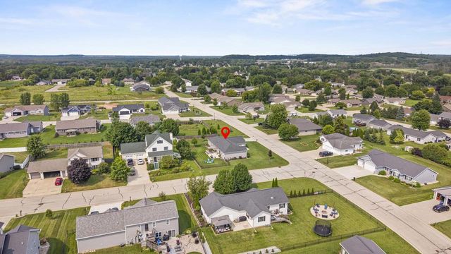 825 S LINCOLN STREET, Hortonville, WI 54944