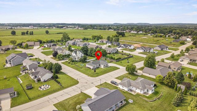 825 S LINCOLN STREET, Hortonville, WI 54944