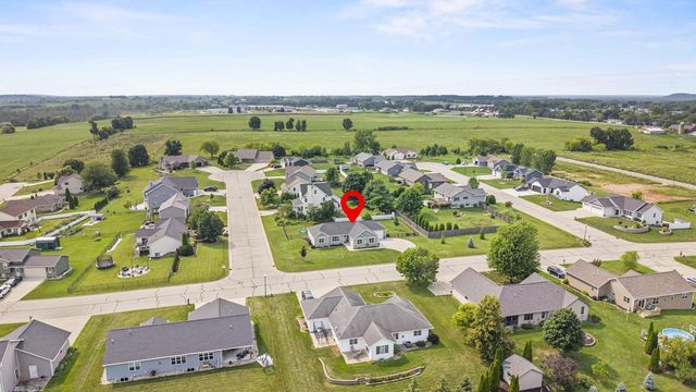 825 S LINCOLN STREET, Hortonville, WI 54944