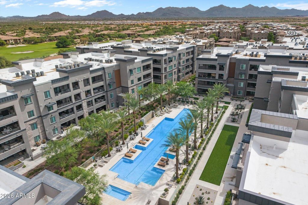 5250 E DEER VALLEY Drive 360, Phoenix, AZ 85054 — exterior