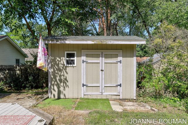 1323 Floral Street, Holland, MI 49423