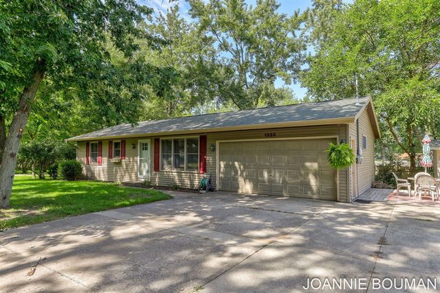 1323 Floral Street, Holland, MI 49423