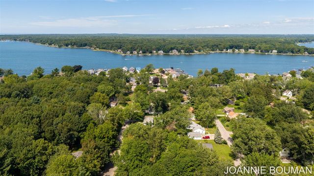 1323 Floral Street, Holland, MI 49423