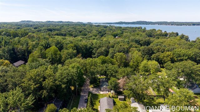 1323 Floral Street, Holland, MI 49423