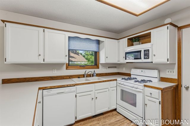 1323 Floral Street, Holland, MI 49423
