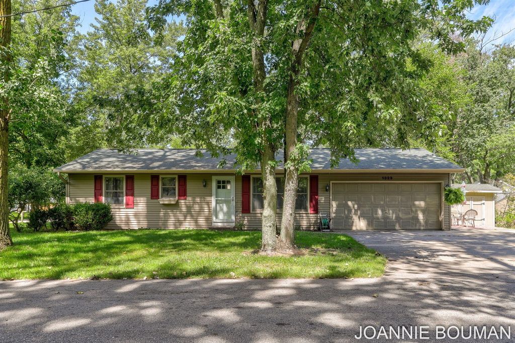 1323 Floral Street, Holland, MI 49423