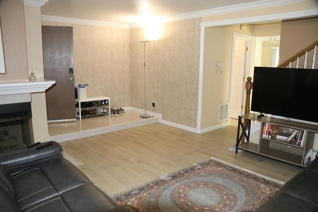 206 Touchstone Pl, West Sacramento, CA 95691