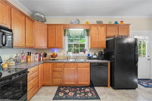 354 Merrimont Drive, Winston-salem, NC 27106