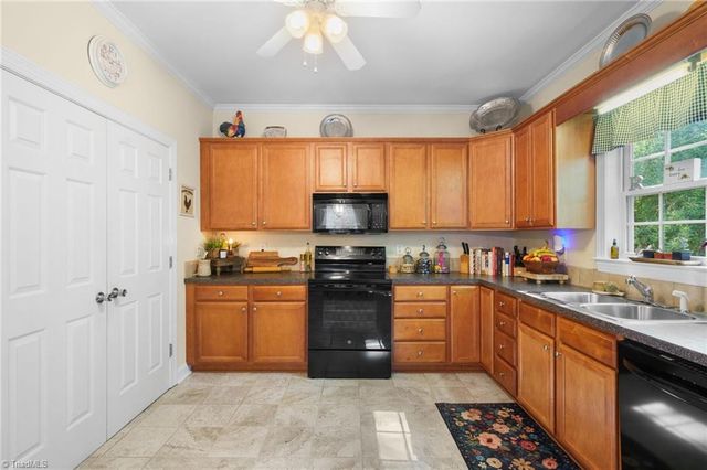 354 Merrimont Drive, Winston-salem, NC 27106