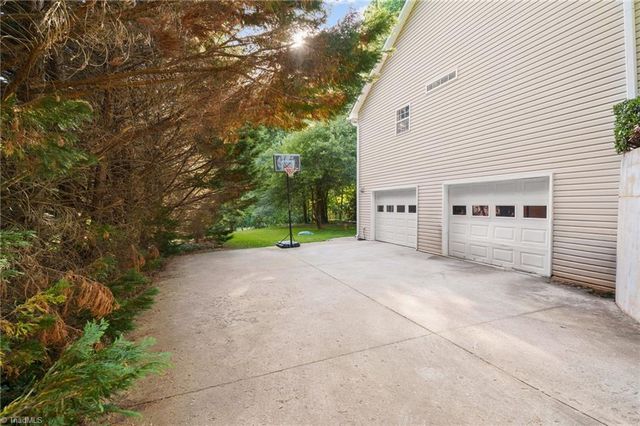354 Merrimont Drive, Winston-salem, NC 27106
