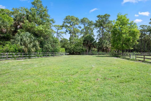 2910 Doe Trail, Loxahatchee, FL 33470