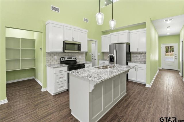 802 S Newsom Street, Mineola, TX 75773