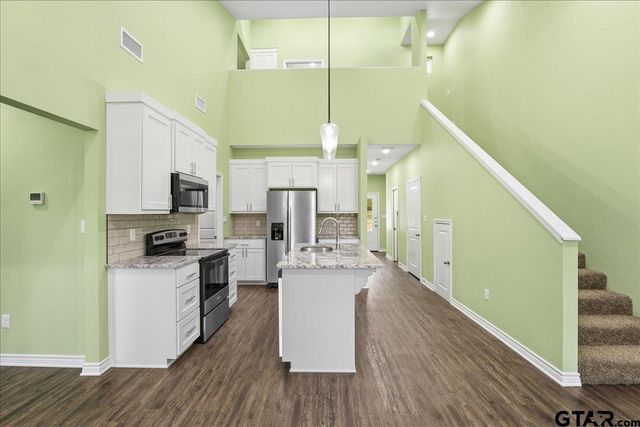 802 S Newsom Street, Mineola, TX 75773