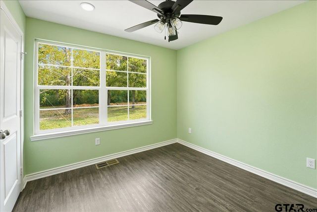 802 S Newsom Street, Mineola, TX 75773