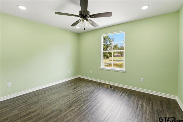 802 S Newsom Street, Mineola, TX 75773