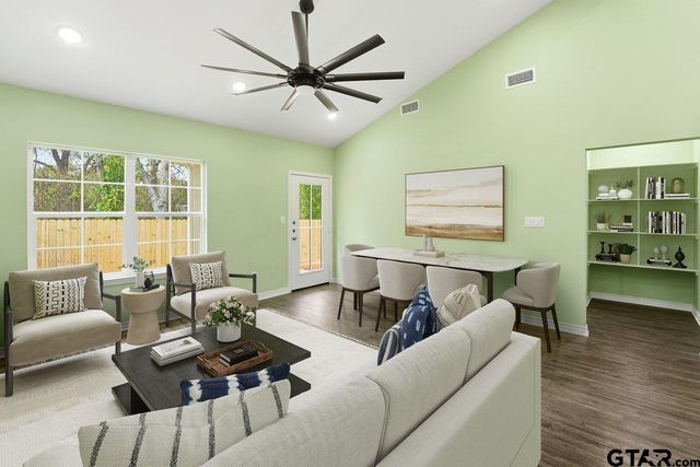 802 S Newsom Street, Mineola, TX 75773