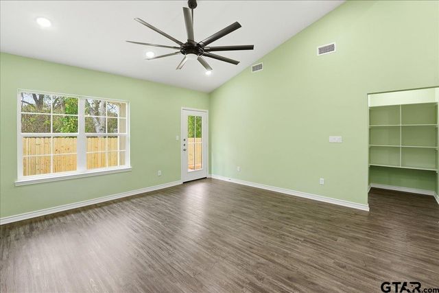 802 S Newsom Street, Mineola, TX 75773