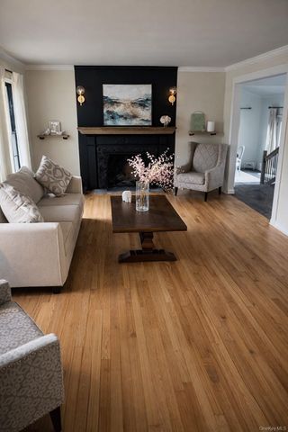 50 Mole Place, Amityville, NY 11701