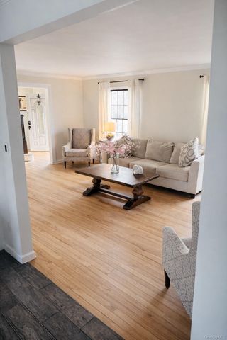 50 Mole Place, Amityville, NY 11701