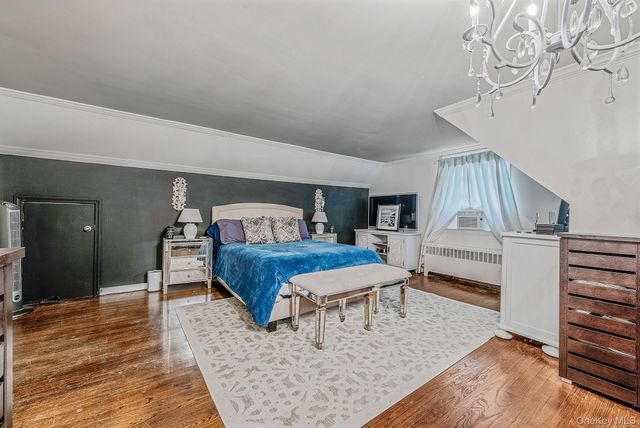 50 Mole Place, Amityville, NY 11701